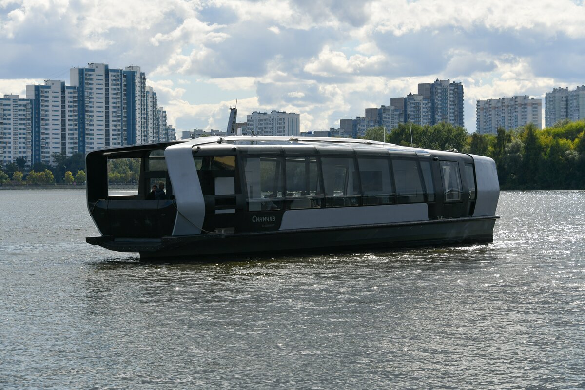 речной трамвайчик в санкт петербурге