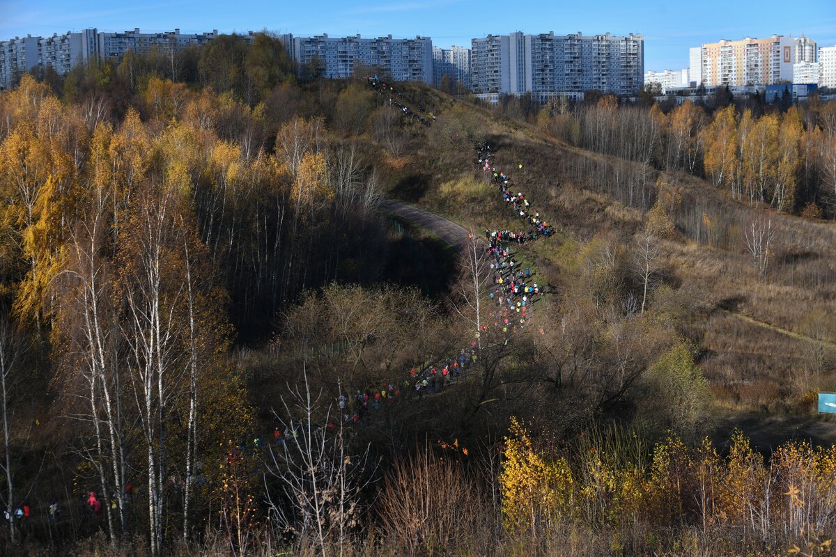 Trail москва. Трейл в Крылатском. Крылатский Трейл 2023. Трейл в Крылатском 2024. Крылатский забег значок.