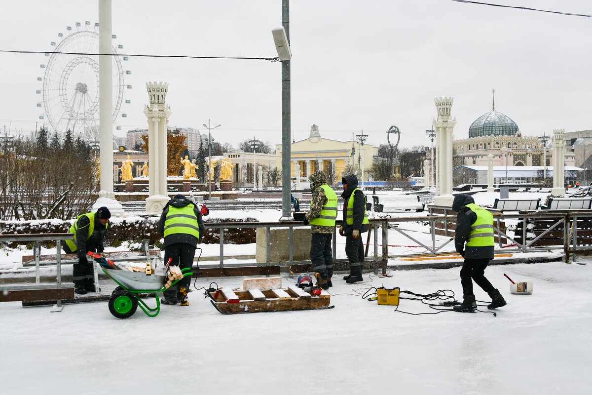 Закрытие катка на вднх 2024. Каток на ВДНХ 2022. Каток ВДНХ 2022-2023. ВДНХ 2024 каток. Каток ВДНХ Москва 2022.