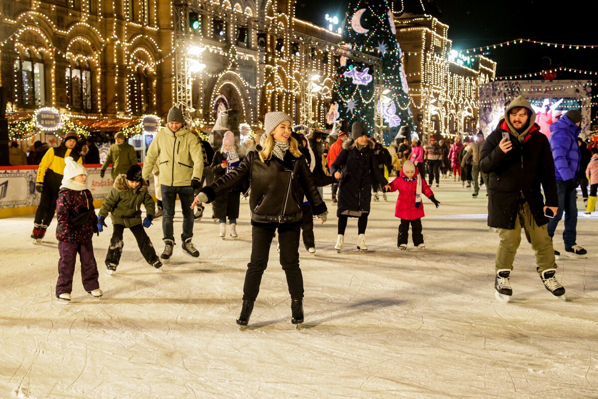 Гум каток москва. Каток в Москве. Каток в Москве сейчас. ГУМ каток.