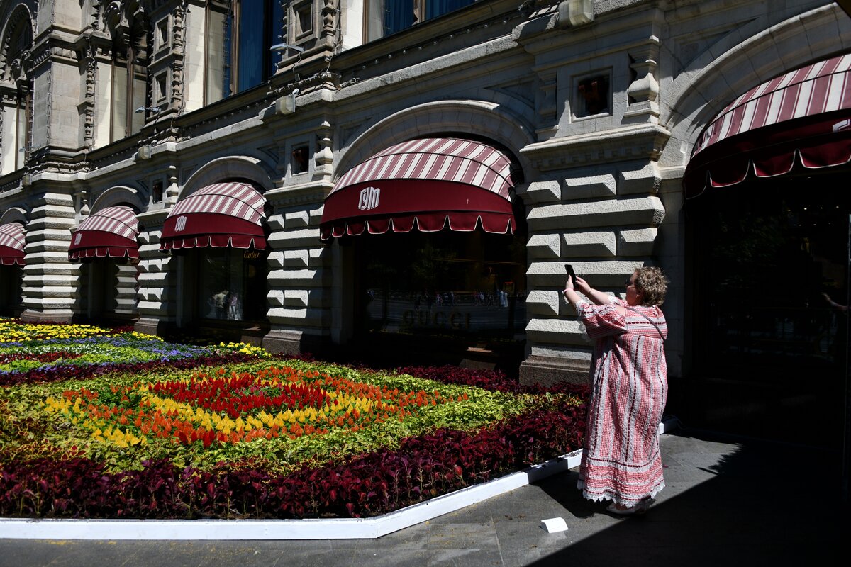 Москва 2024 куда пойти. Цветы в ГУМЕ 2022. ГУМ лето 2022. ГУМ Москва 2022 лето. Фестиваль цветов в Москве 2022 ГУМ.