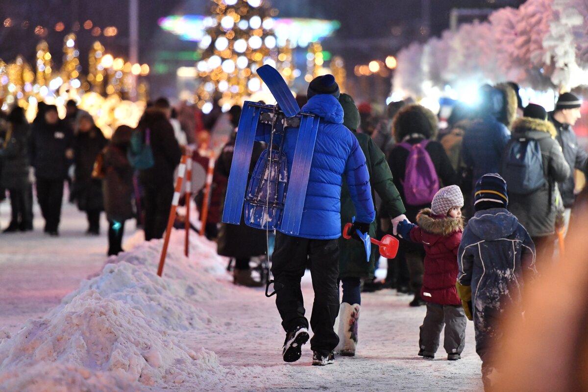 1 декабря москва. Москва 31 декабря. Гололедица в Москве. Снежный город Москва. Заснеженная Москва новый год.