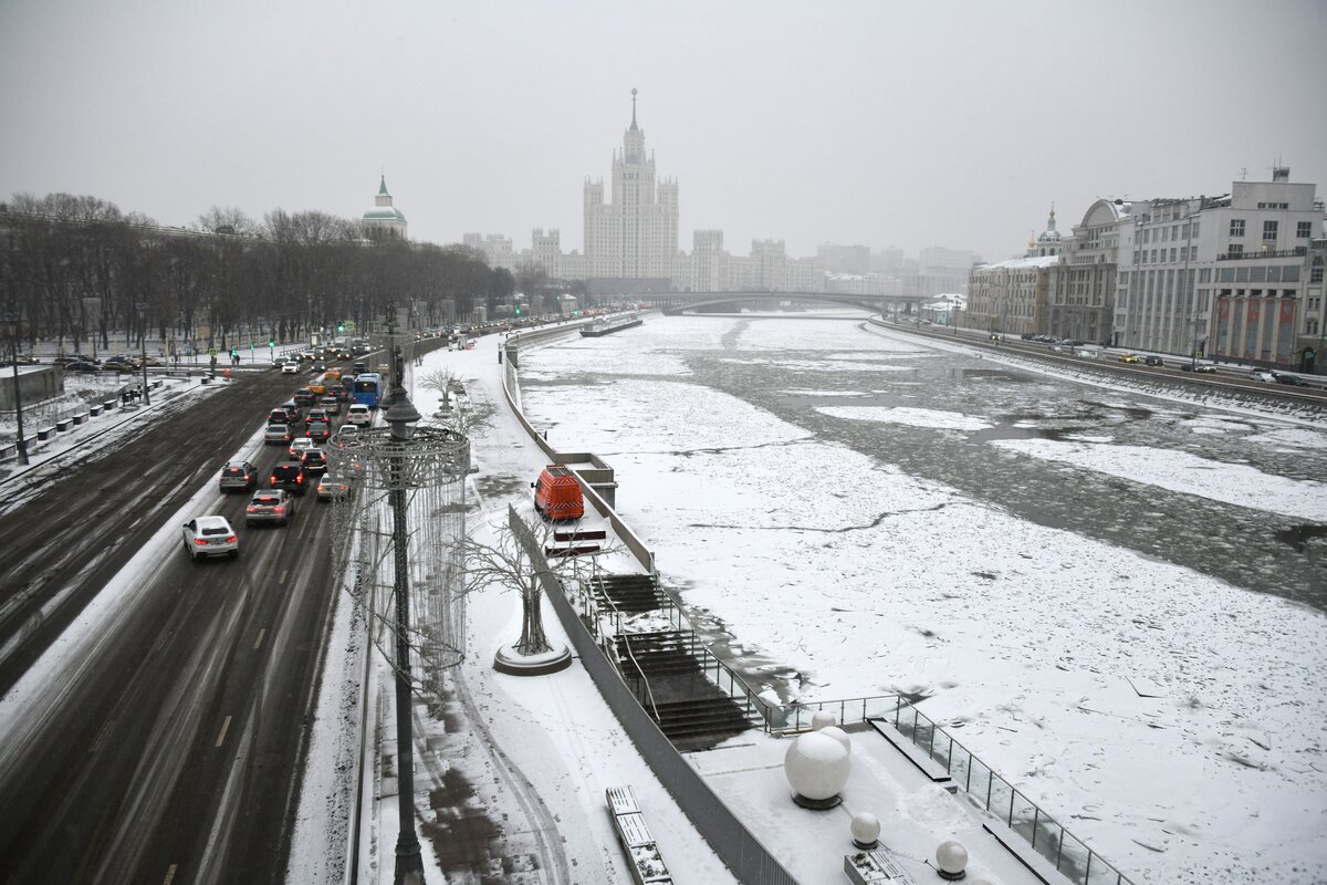 Погода в москве в декабре 2023. Москва зимой пасмурно. Зима в Москве пасмурно. Климат Москвы. Москва пасмурная зимой декабрь.