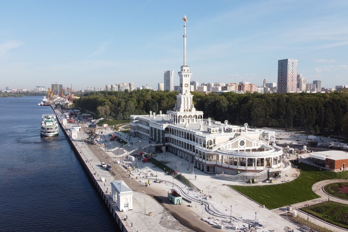 Речной вокзал москва концерт. Речной вокзал Москва прогулки. Экскурсия по территории речного вокзала. Речной вокзал Москва достопримечательности. Северный Речной вокзал Москва.