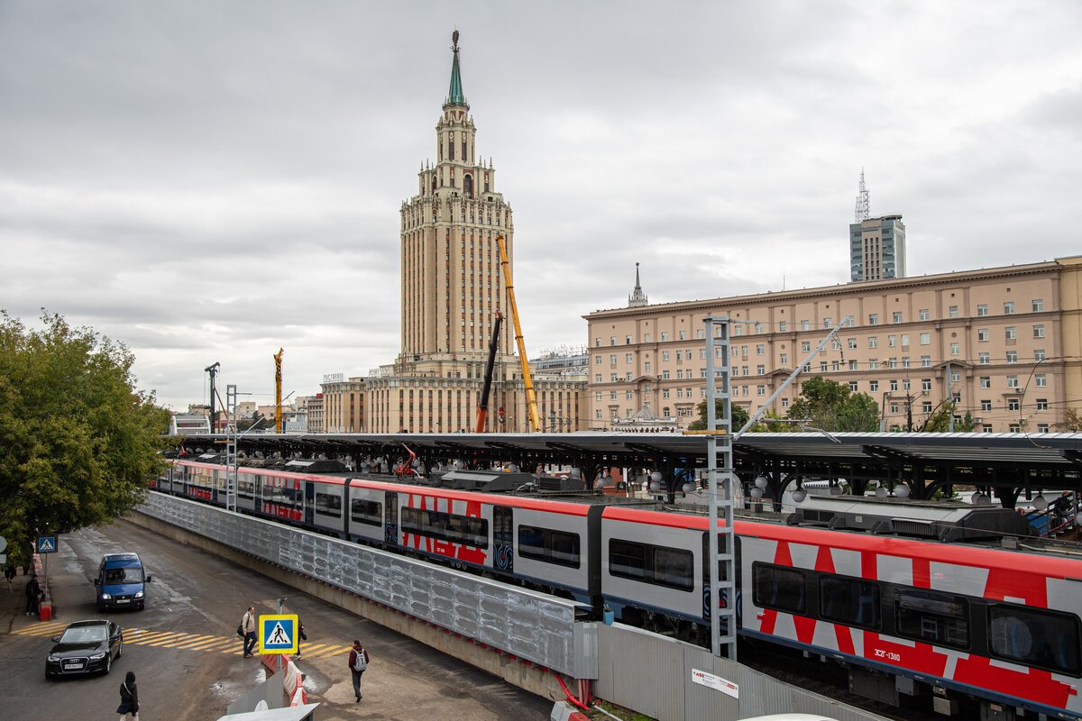 три вокзала в москве на одной площади как называются