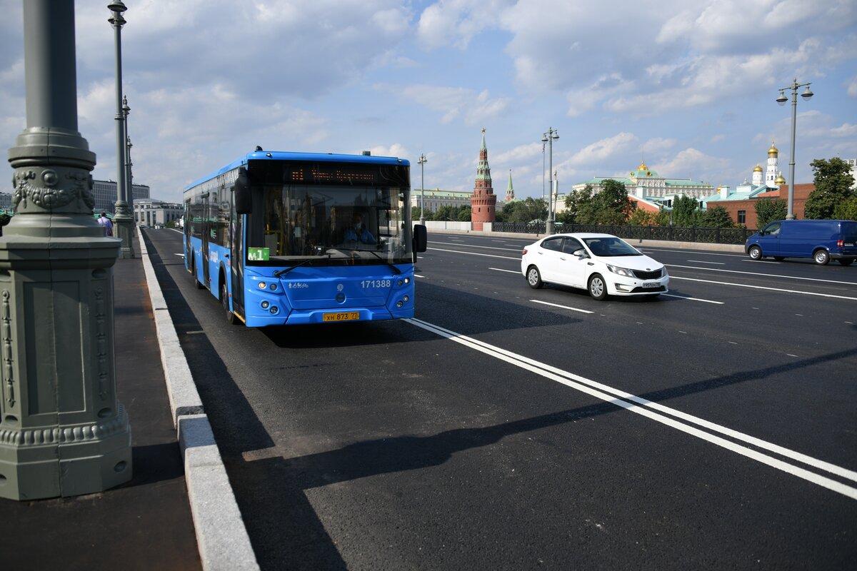 Изменение московского транспорта. Автобус электробус. Московский автобус электробус. 372 Автобус. Парк автобусов Москвы.