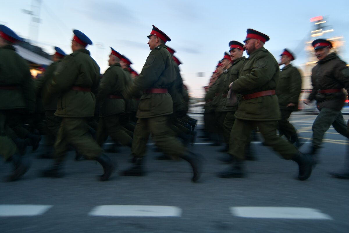 В октябре военным. Александровский сад 2021 парад. Репетиция парада Победы 2021. Парад Победы 2021. Репетиция парада 2021 Москва.