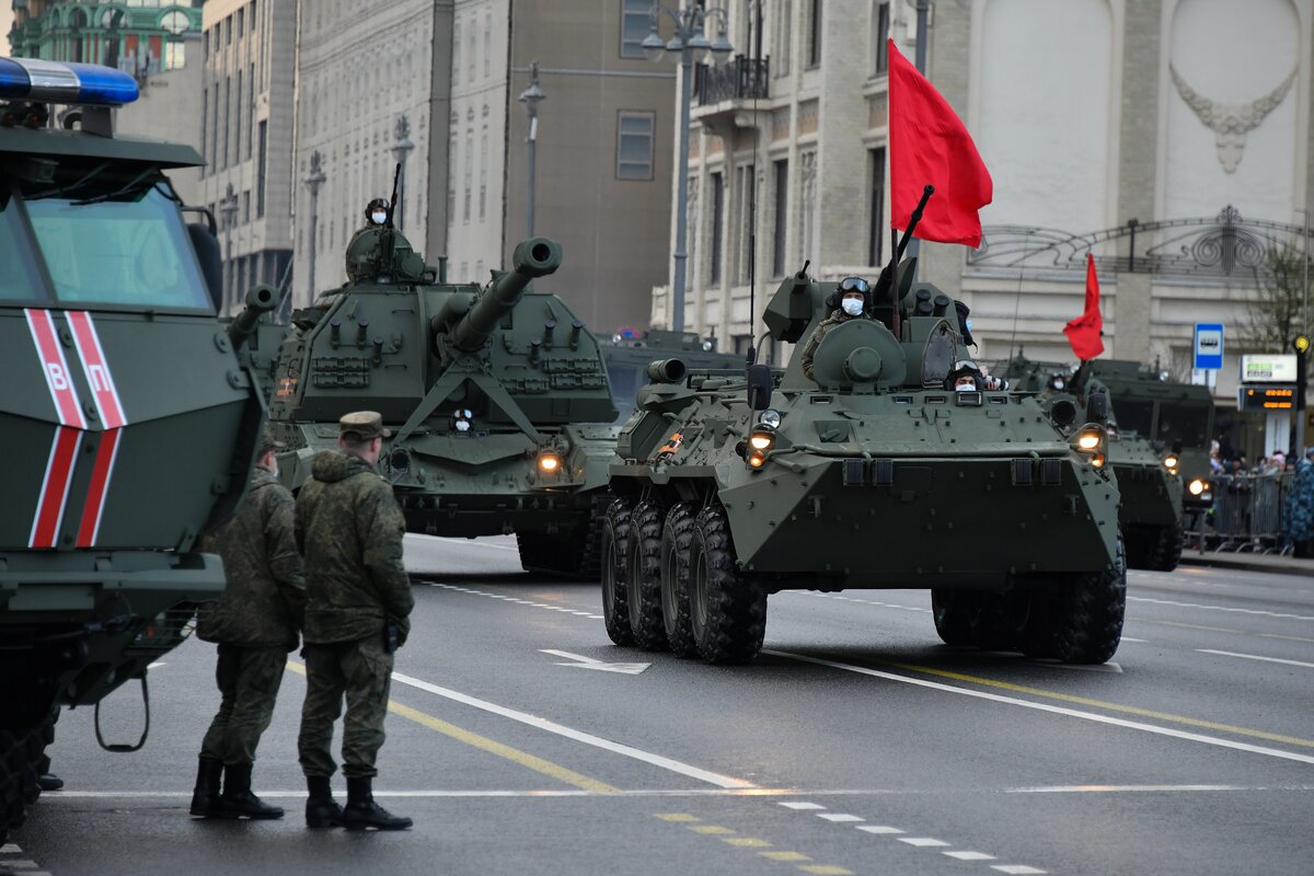 Проезд техники. Репетиция парада Победы 2022 в Москве. Парад 9 мая в Москве. Репетиция парада в Москве 21 апреля 2022. Военная техника.