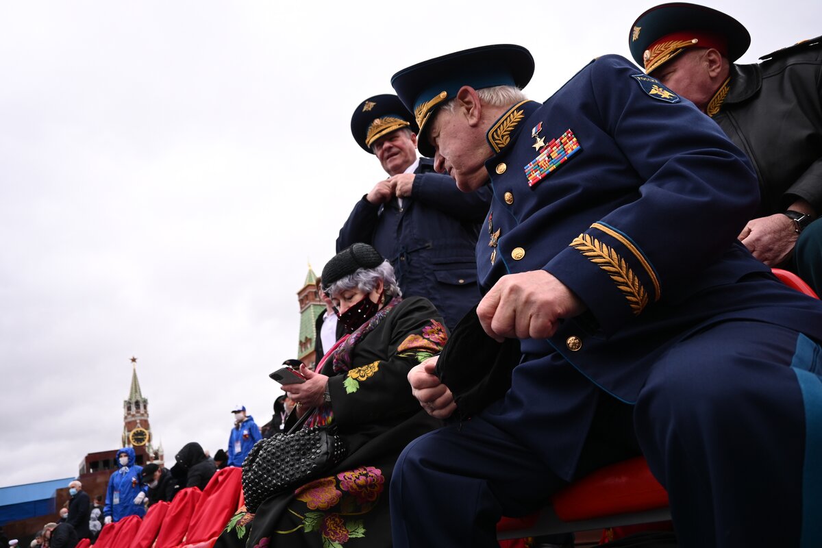 В москве проходит парад. Жириновский парад Победы 2010. Парад Победы 2021. 9 Мая 2021 парад Победы в Москве Путин. Парад Победы. 2021. Первый канал.