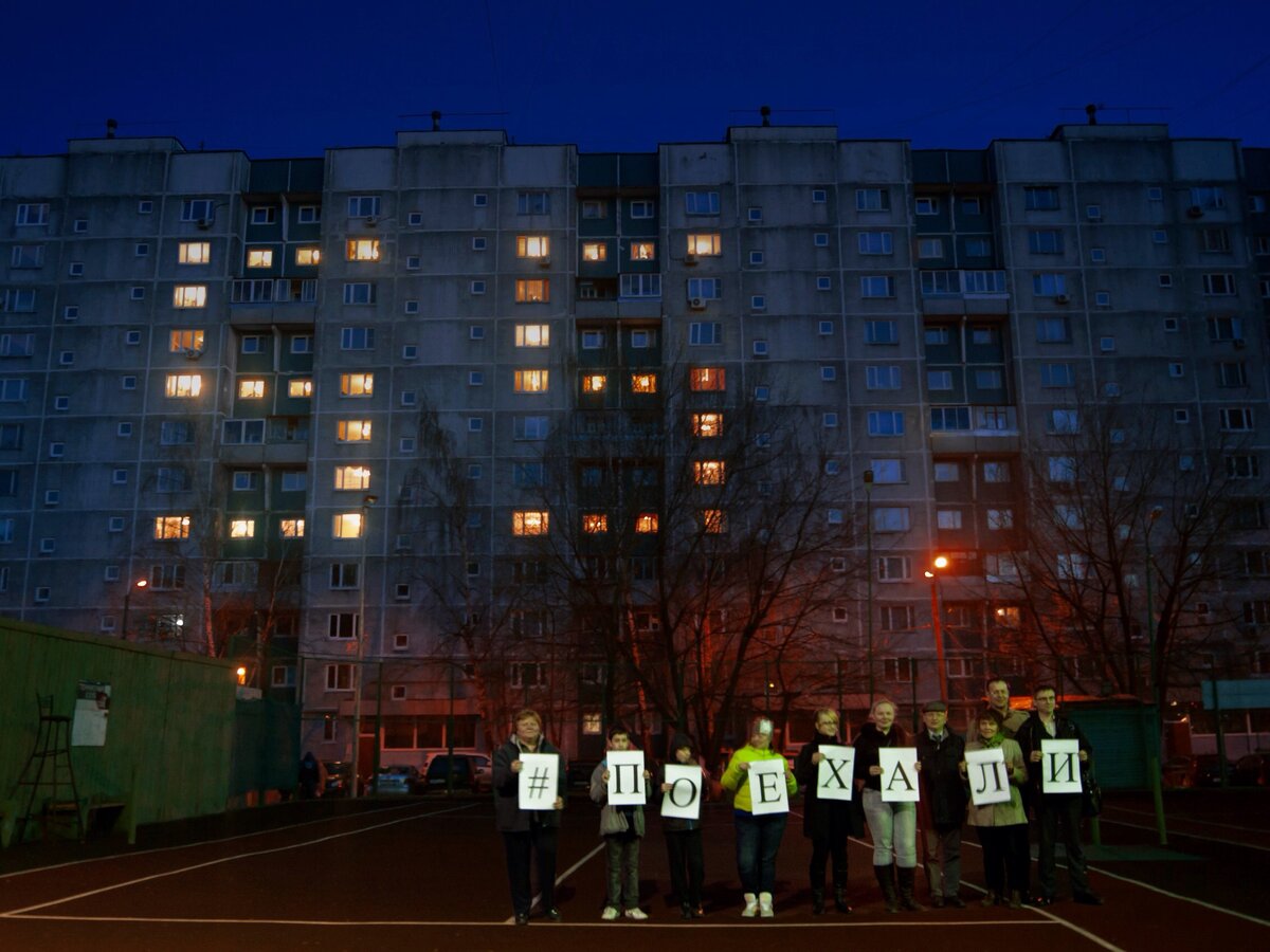 Жители Орехово-Борисово провели флешмоб в честь Дня космонавтики – Москва  24, 12.04.2016