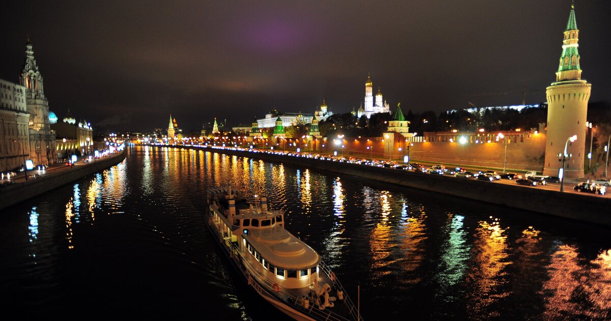 Столица уезжать. Реки Москвы. Кремль ночью. Москва ночью. Ночная Москва река.