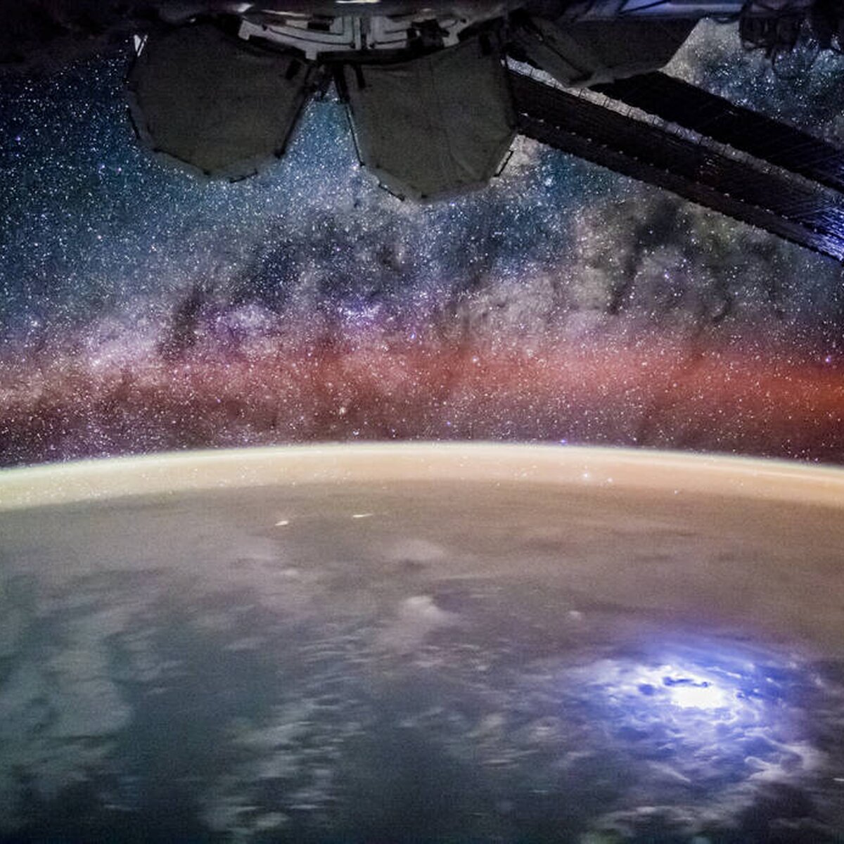 Почему на всех фото и видео с МКС не видно звезд?