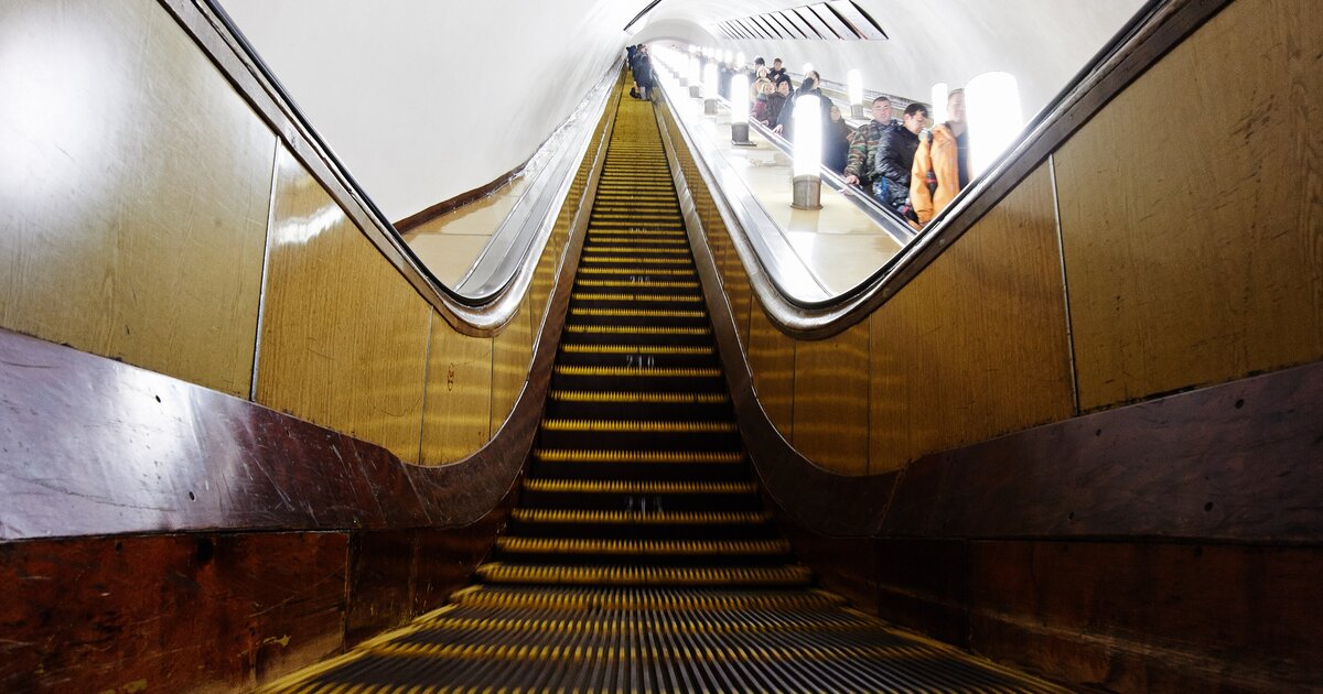 Метро шоссе. Шоссе Энтузиастов метро эскалатор. Станция метро шоссе Энтузиастов эскалатор. Метро Пушкинская эскалатор. Станция белорусская эскалатор.