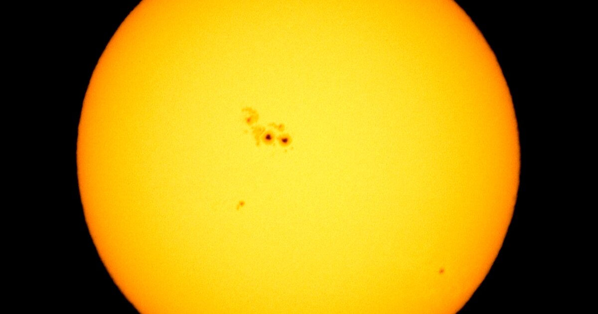 Sun m27bg130. Звезда близнец солнца. Бетельгейзе звезда. Betelgeuse. Стефенсон 2-18 и Бетельгейзе.