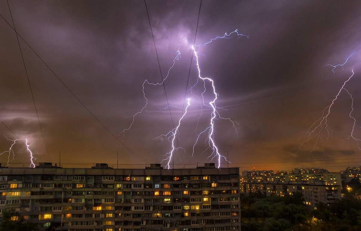 Гроза в городе. В 15 фотографиях и одном видео – Москва 24, 14.07.2016