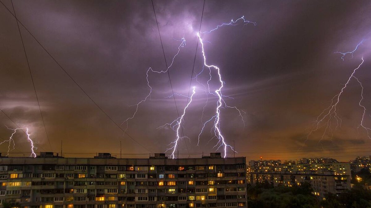 Гроза в городе. В 15 фотографиях и одном видео – Москва 24, 14.07.2016