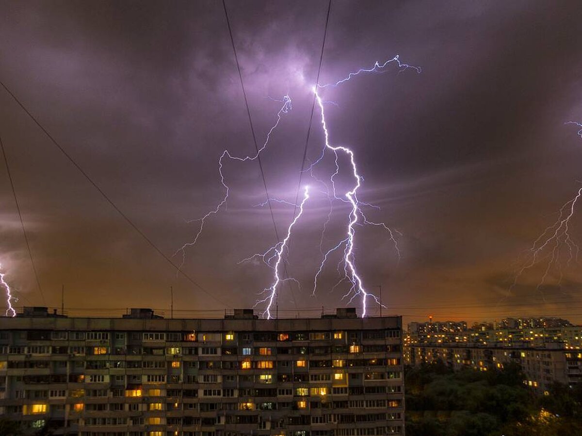 Гроза в городе. В 15 фотографиях и одном видео – Москва 24, 14.07.2016