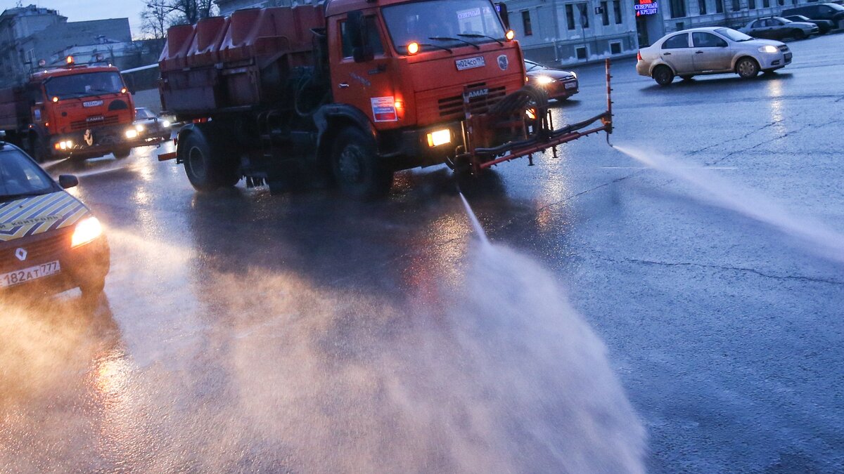 Почему дороги моют в дождь – Москва 24, 14.07.2016