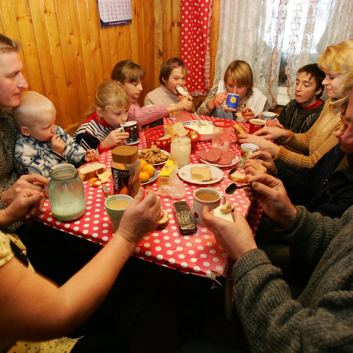 Дальние близкие: нужно ли помогать всем родственникам в беде – Москва 24,  22.07.2016