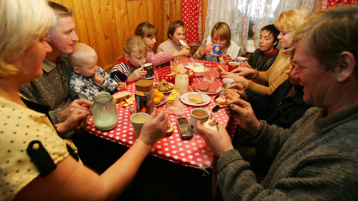 Дальние близкие: нужно ли помогать всем родственникам в беде – Москва 24,  22.07.2016