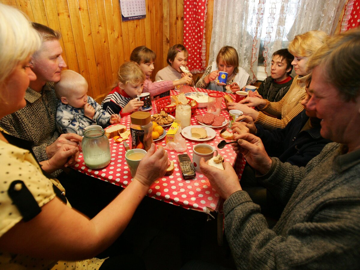 Дальние близкие: нужно ли помогать всем родственникам в беде – Москва 24,  22.07.2016