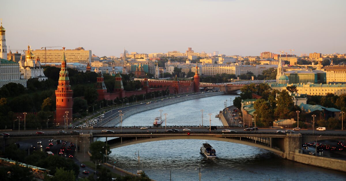 Московский берег. Берег Москвы реки. Москва река лето. Москва на берегу реки. Москва река на берегу реки.