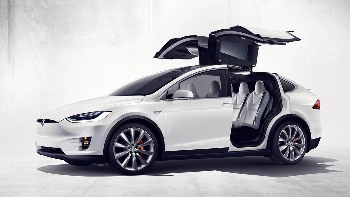 Tesla Motors представила свой первый кроссовер Model X – Москва 24,  30.09.2015