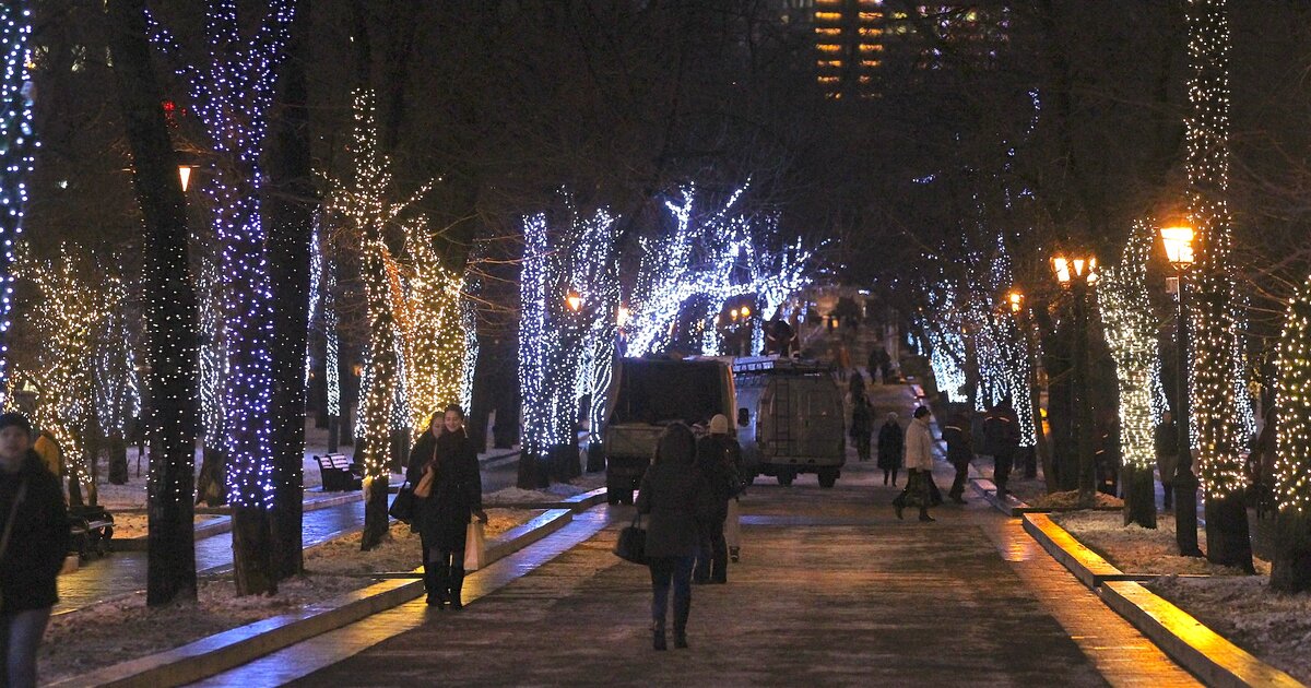 Москва ноябрь фото. Цветной бульвар Москва зимой. Иллюминация бульваров Москвы. Зимняя подсветка Москва. Бульвары Москвы зимой.