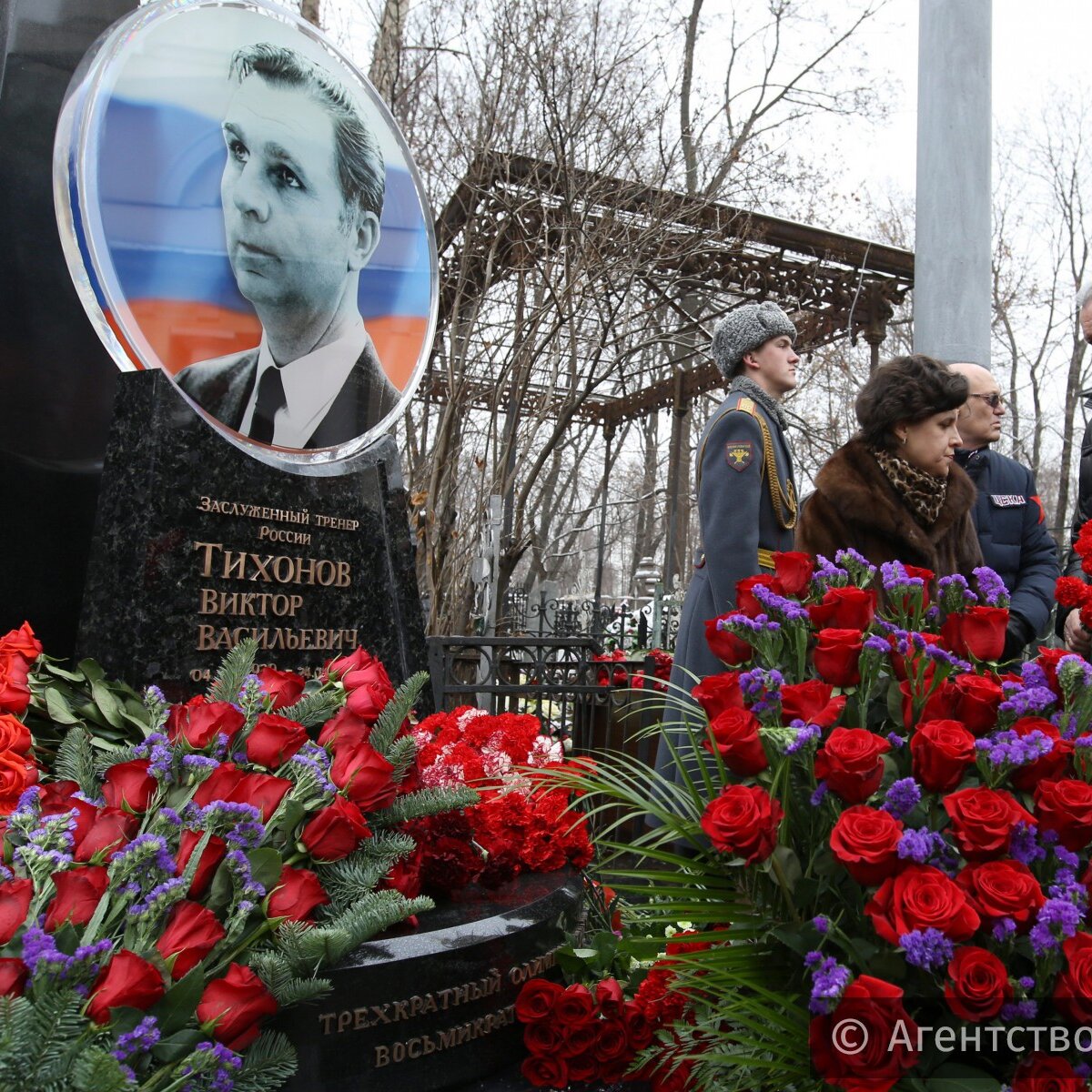 В Москве открыли мемориал Виктору Тихонову – Москва 24, 25.11.2015