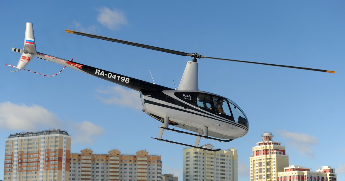 Robinson r44ii. Вертолетная площадка для Robinson r44. Москва с вертолета. Полет на вертолете Москва. Вертолетные прогулки Москва.