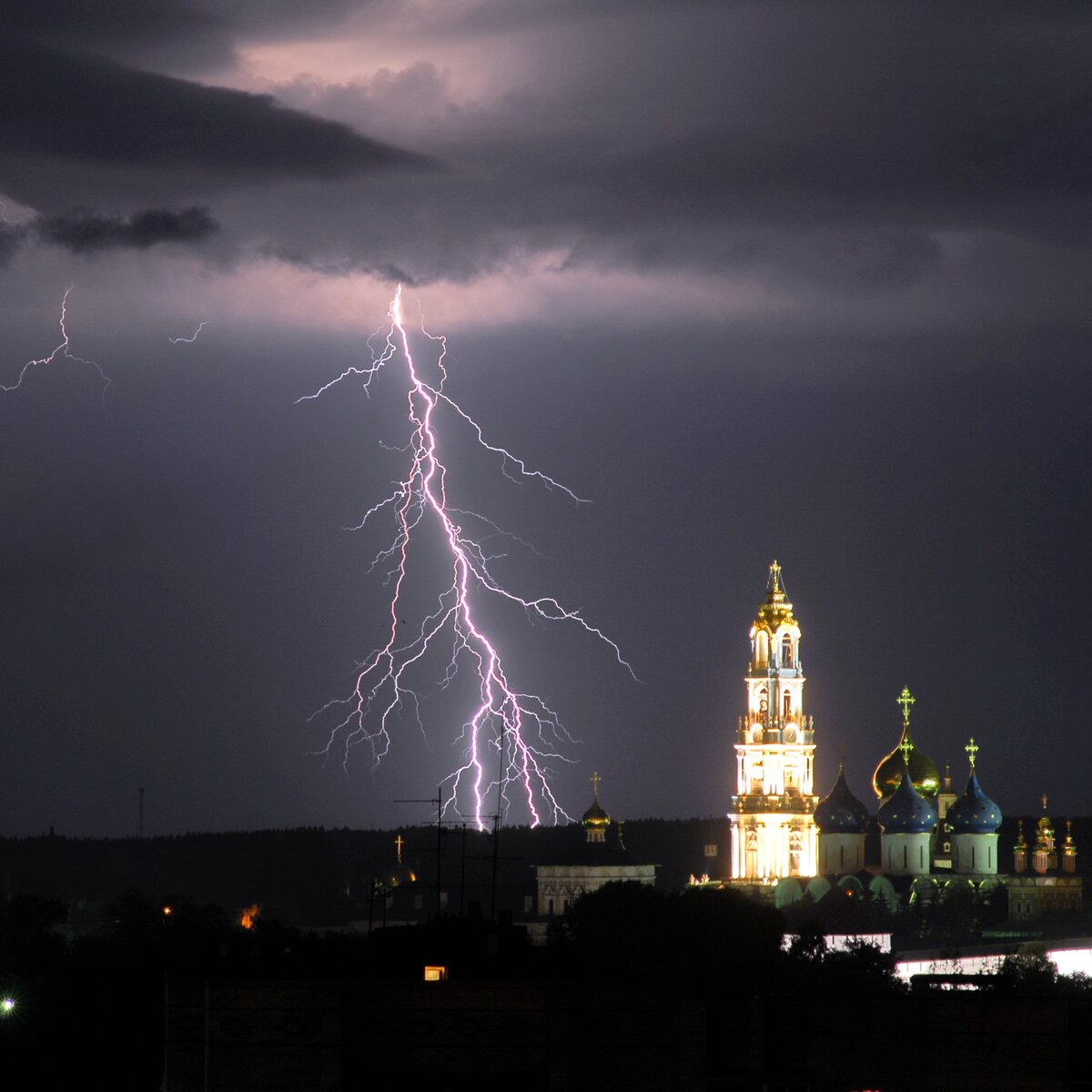 на всех ли домах в москве есть громоотводы (94) фото