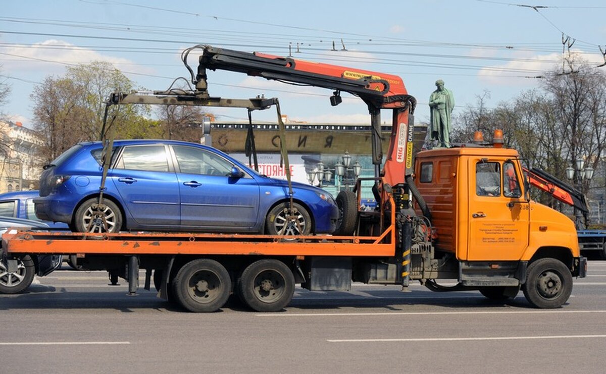 В Строгине водителя эвакуатора задержали за кражу иномарки – Москва 24,  03.08.2015