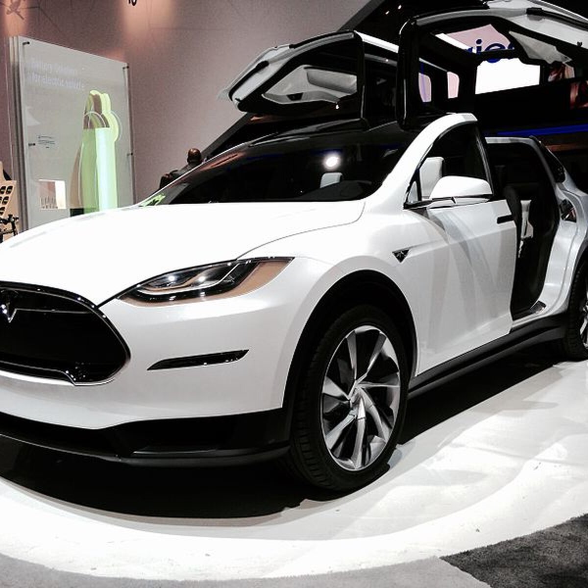 В электромобилях Tesla нашли уязвимые места – Москва 24, 06.08.2015