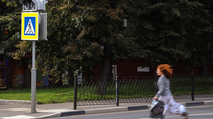 U Shkol Ustanovili Dorozhnye Znaki I Rekonstruirovali Perehody Moskva 24 01 09 2015