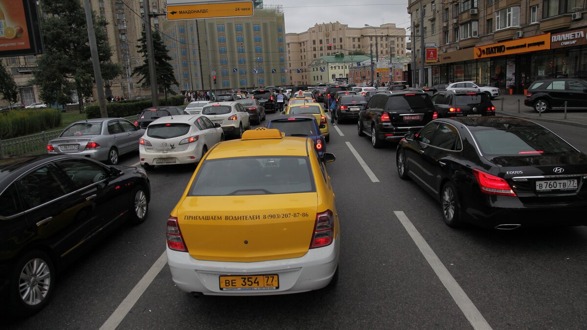 На такси хотят повесить наклейки с телефоном для жалоб на водителя – Москва  24, 01.09.2015