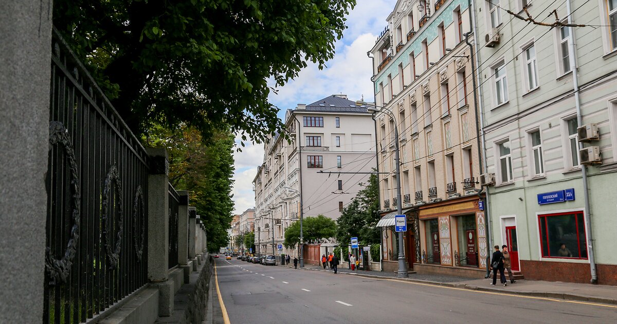 Бульвар 28. Арбат Гоголевский бульвар. Гоголевский бульвар 23 Москва. Гоголевский бульвар 7. Парковка на Гоголевском бульваре.