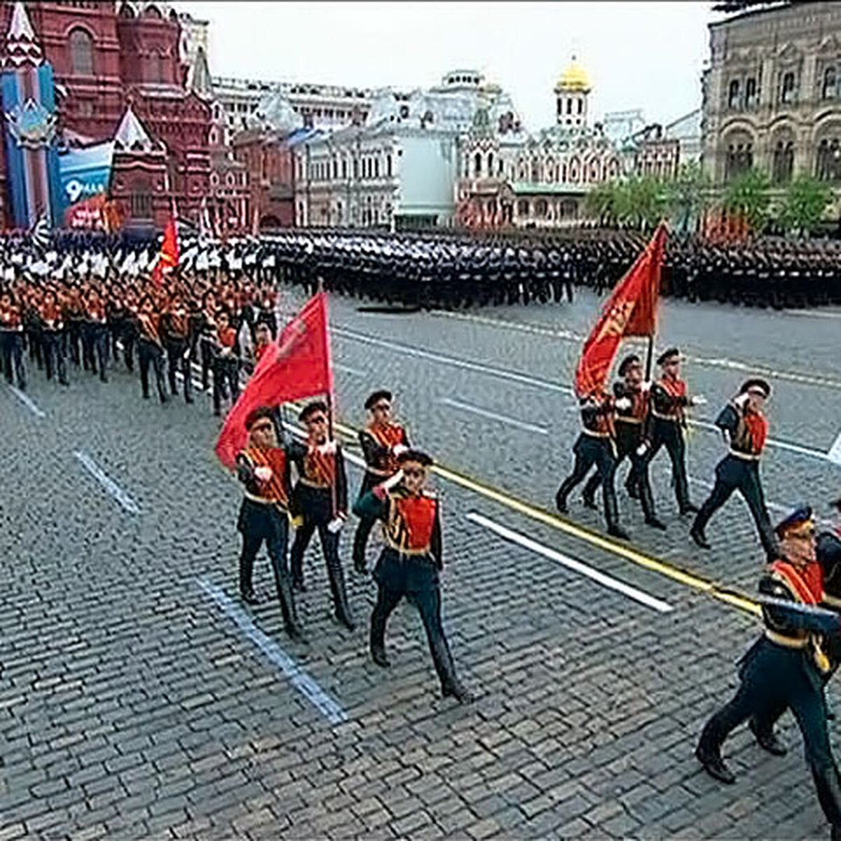 Фото выноса знамени победы