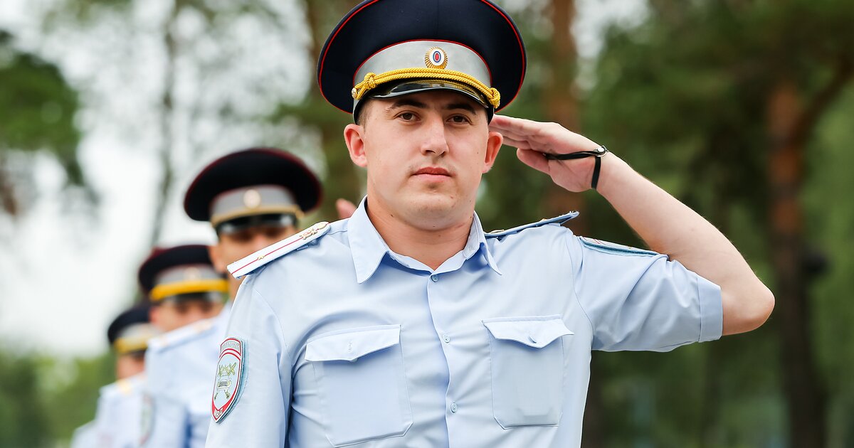 Образование для дпс. Инспектор экзаменатор ГИБДД. Мент экзаменатор. Капитан полиции экзаменатор инспектор. Инспектора ГИБДД Москвы Сергея Кузнецова фото.