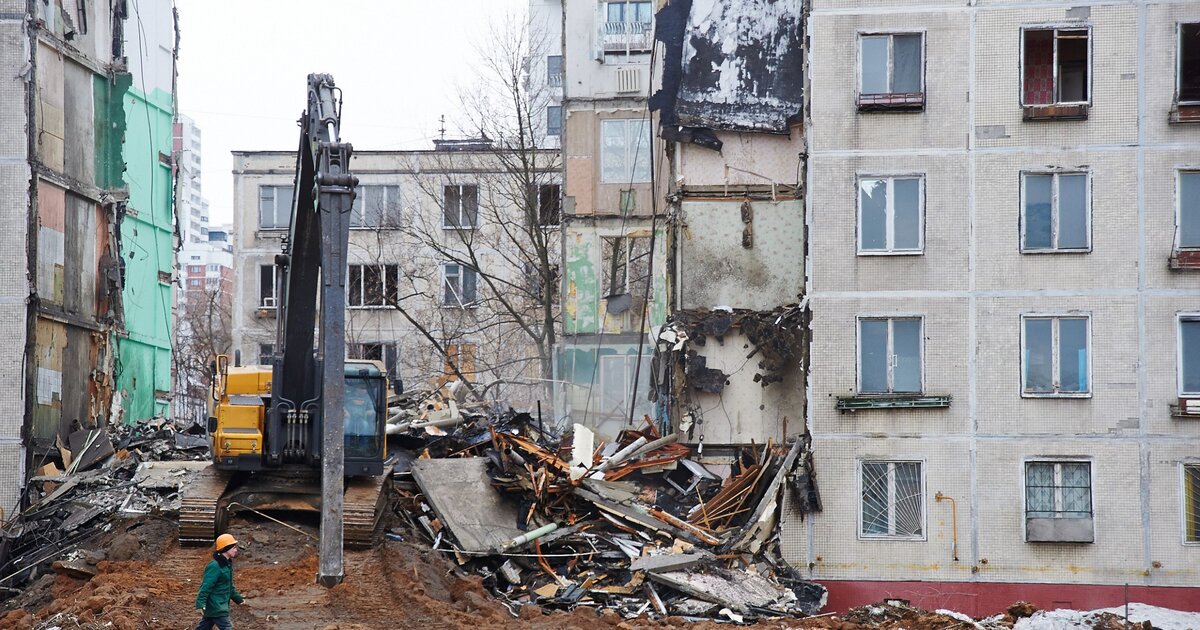 Срок сноса пятиэтажек в москве. Снос пятиэтажек на Новаторов. Москва пятиэтажки Перово. Снос пятиэтажек в Москве экскаватором. Реновации (без сноса) как будет.