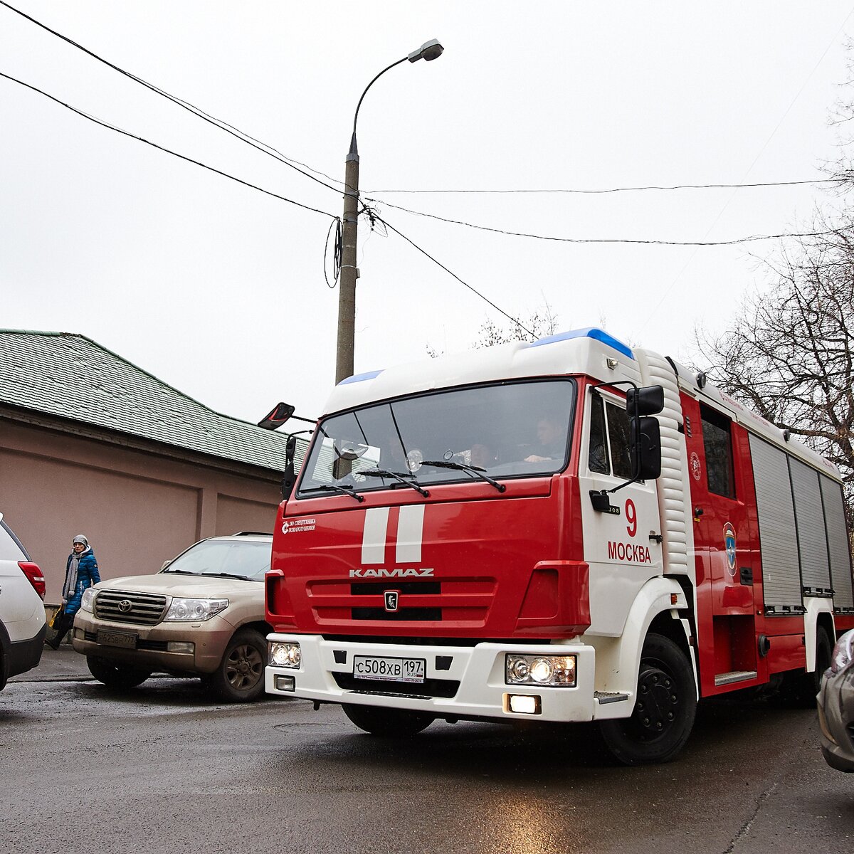 Пожарным и скорой помощи могут разрешить таранить машины во дворах – Москва  24, 06.12.2016