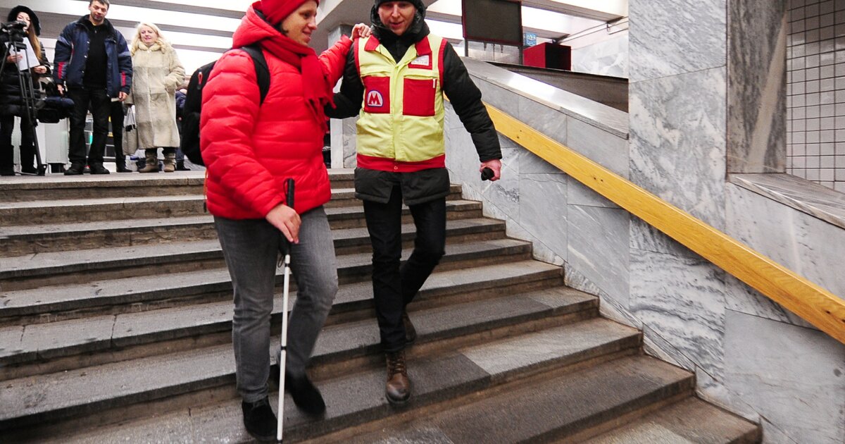 Сопровождение в москве. Центр обеспечения мобильности пассажиров Московского метрополитена. Цомп. Слепой в метро. Сопровождение в метро.