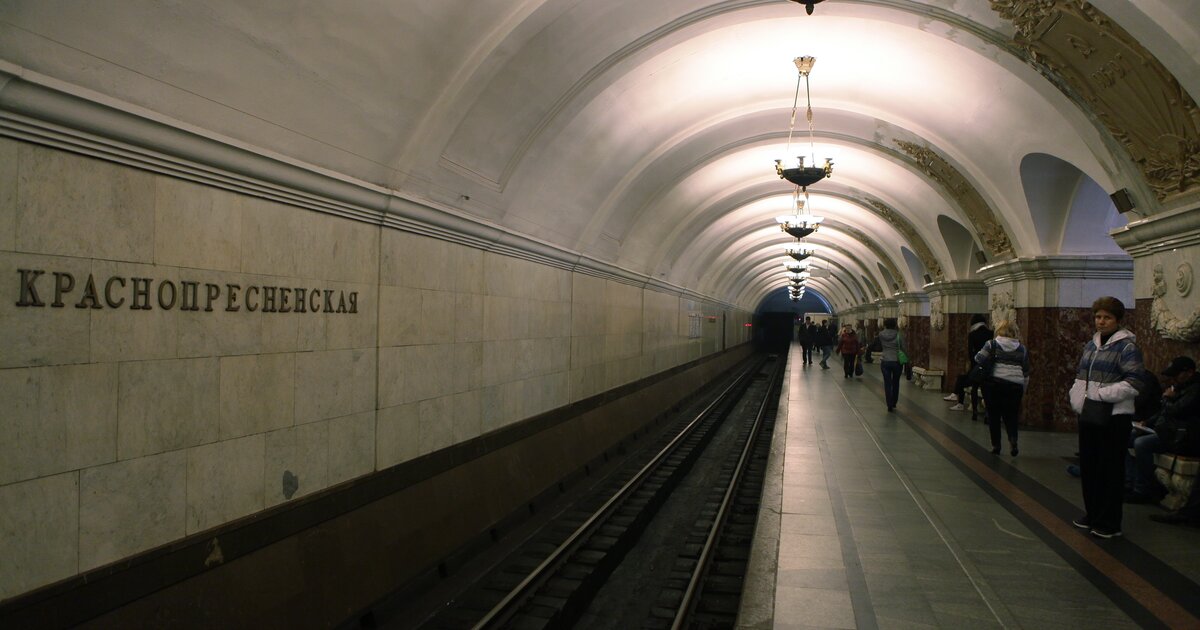 Метро км. Станция метро Краснопресненская. Московский метрополитен станция Краснопресненская. Метро Краснопресненская Кольцевая. Станция метро Краснопресненская 1954.