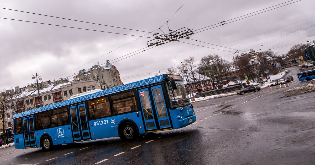 Автобус металлургов новокузнецк. АКСМ-321 троллейбус. Трамвай Хабаровск 2022. Троллейбус Хабаровск. Троллейбус Днепр.