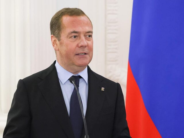 Медведев посоветовал уехавшим по обмену 