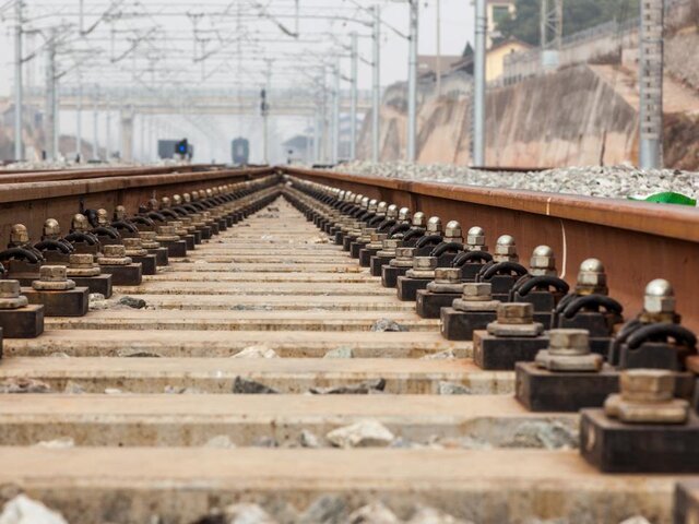 Железнодорожное сообщение в Крыму приостановлено на два часа