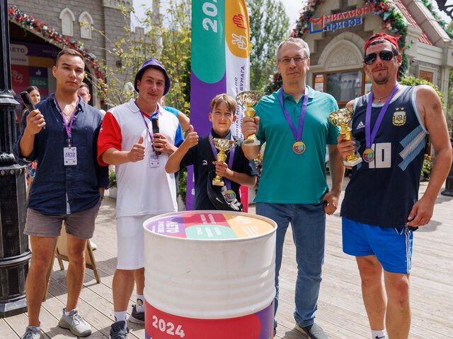 Чемпионат по игре "Камень, ножницы, бумага" объединил участников всех возрастов
