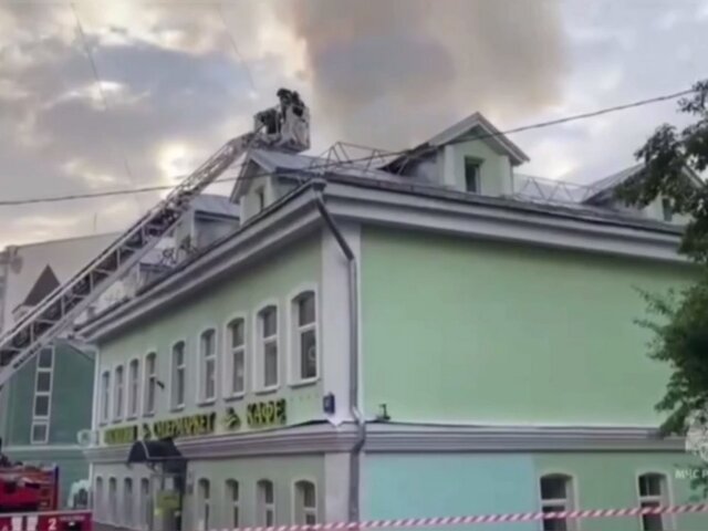 Пожар в центре Москвы локализован на площади 100 
