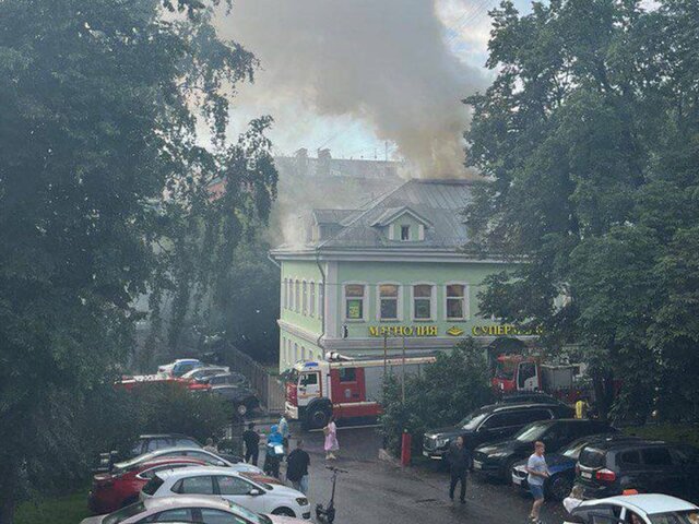 Возгорание произошло в двухэтажном старом здании в центре Москвы