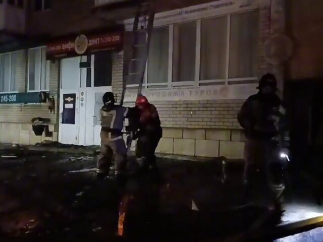 Кровля жилого дома загорелась в Ставрополе на 300 