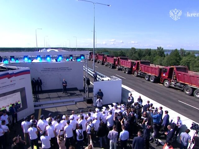 Путин открыл последний участок трассы М-11 